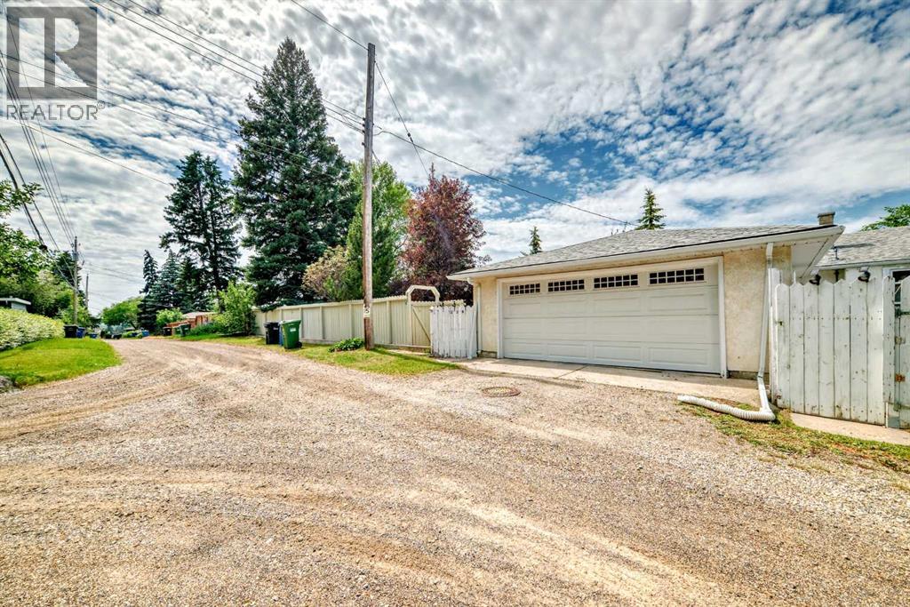 Photo 42 of 220 Cardiff Drive Nw, Calgary AB