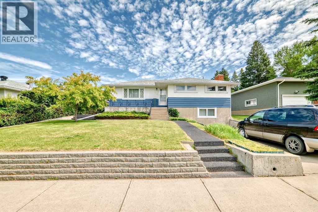 Photo 45 of 220 Cardiff Drive Nw, Calgary AB