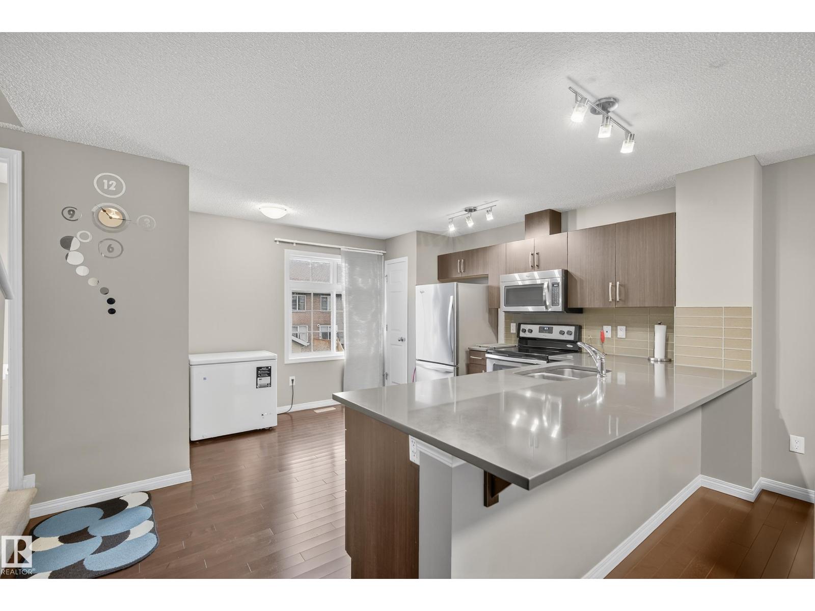 Photo 11 of 2 9151 Shaw Way Sw, Edmonton AB