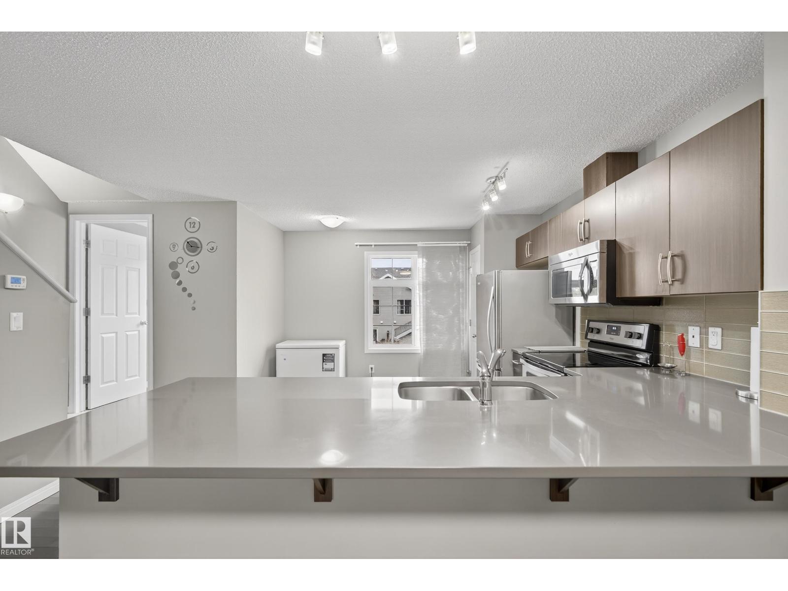 Photo 12 of 2 9151 Shaw Way Sw, Edmonton AB