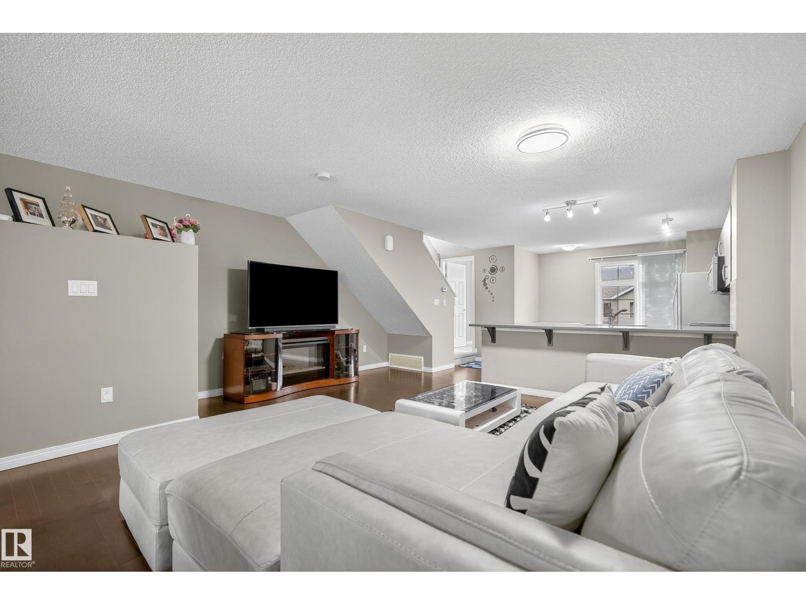 Photo 14 of 2 9151 Shaw Way Sw, Edmonton AB
