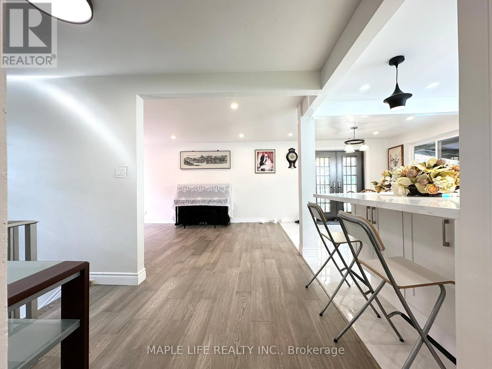 Photo 6 of 92 Rameau Drive, Toronto ON