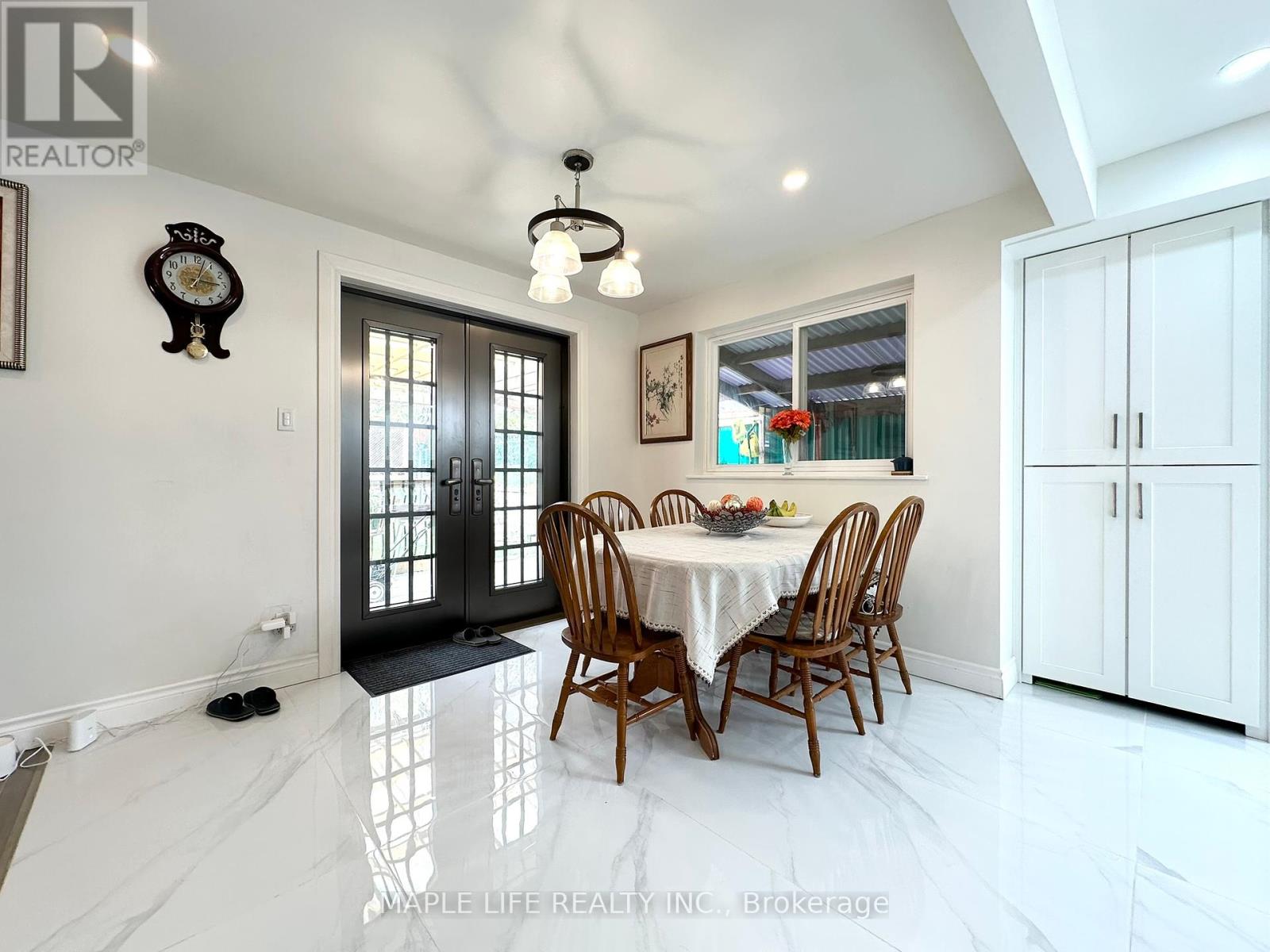 Photo 8 of 92 Rameau Drive, Toronto ON