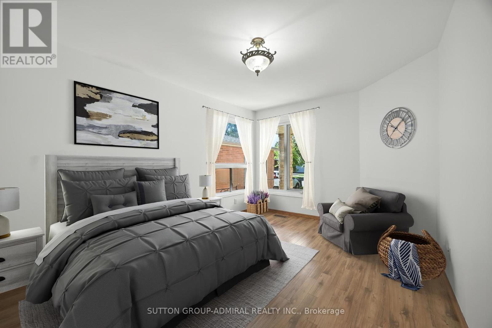 Photo 13 of 137 Chelwood Drive, Vaughan ON