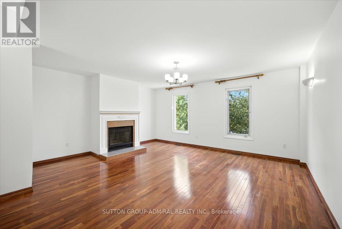 Photo 15 of 137 Chelwood Drive, Vaughan ON