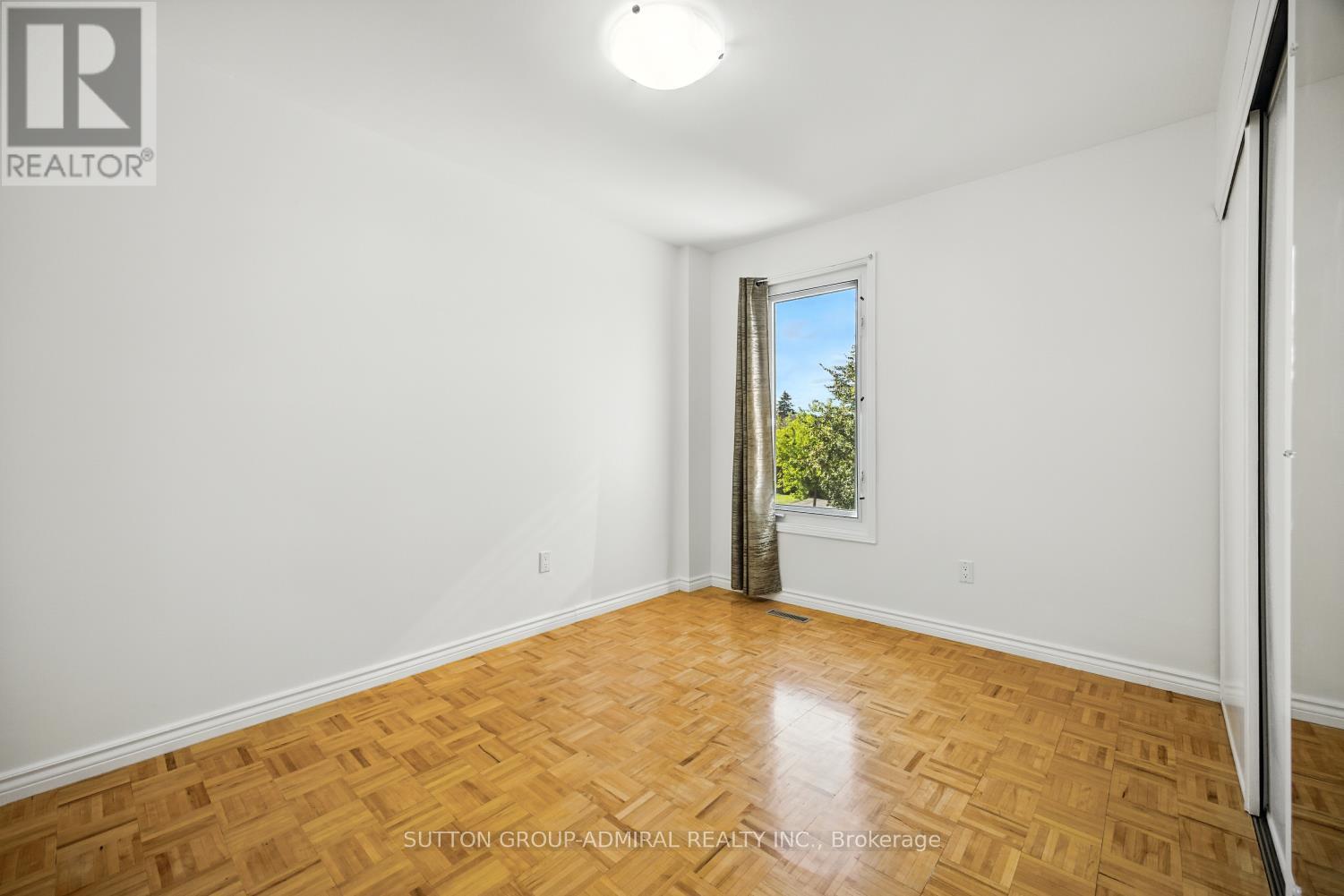 Photo 24 of 137 Chelwood Drive, Vaughan ON