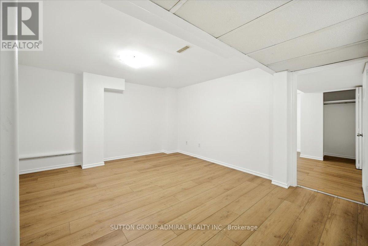 Photo 30 of 137 Chelwood Drive, Vaughan ON