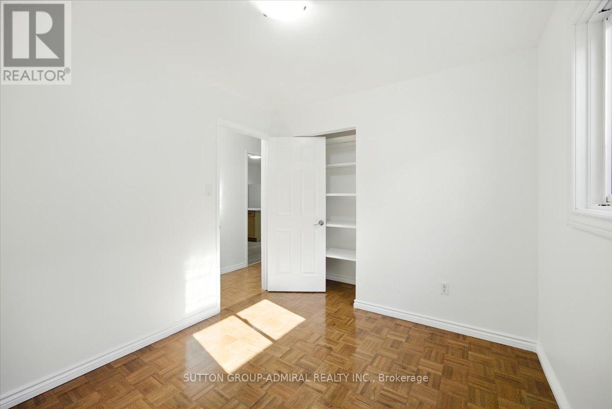 Photo 23 of 137 Chelwood Drive, Vaughan ON