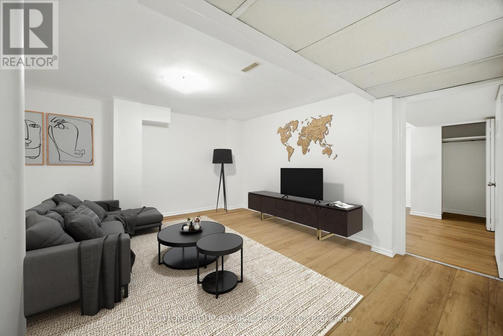 Photo 31 of 137 Chelwood Drive, Vaughan ON