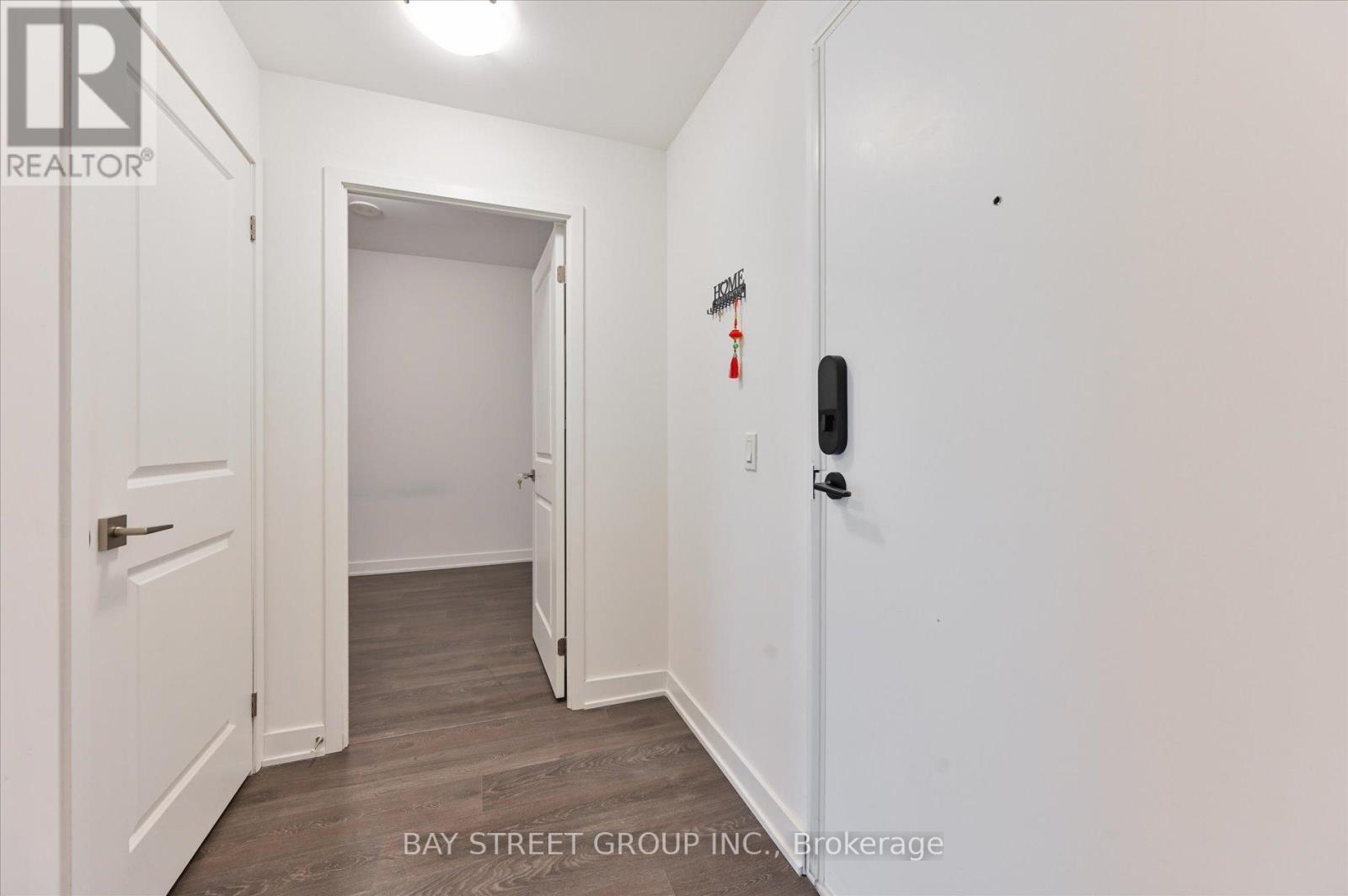 Photo 10 of 1112 85 Oneida Crescent, Richmond Hill ON