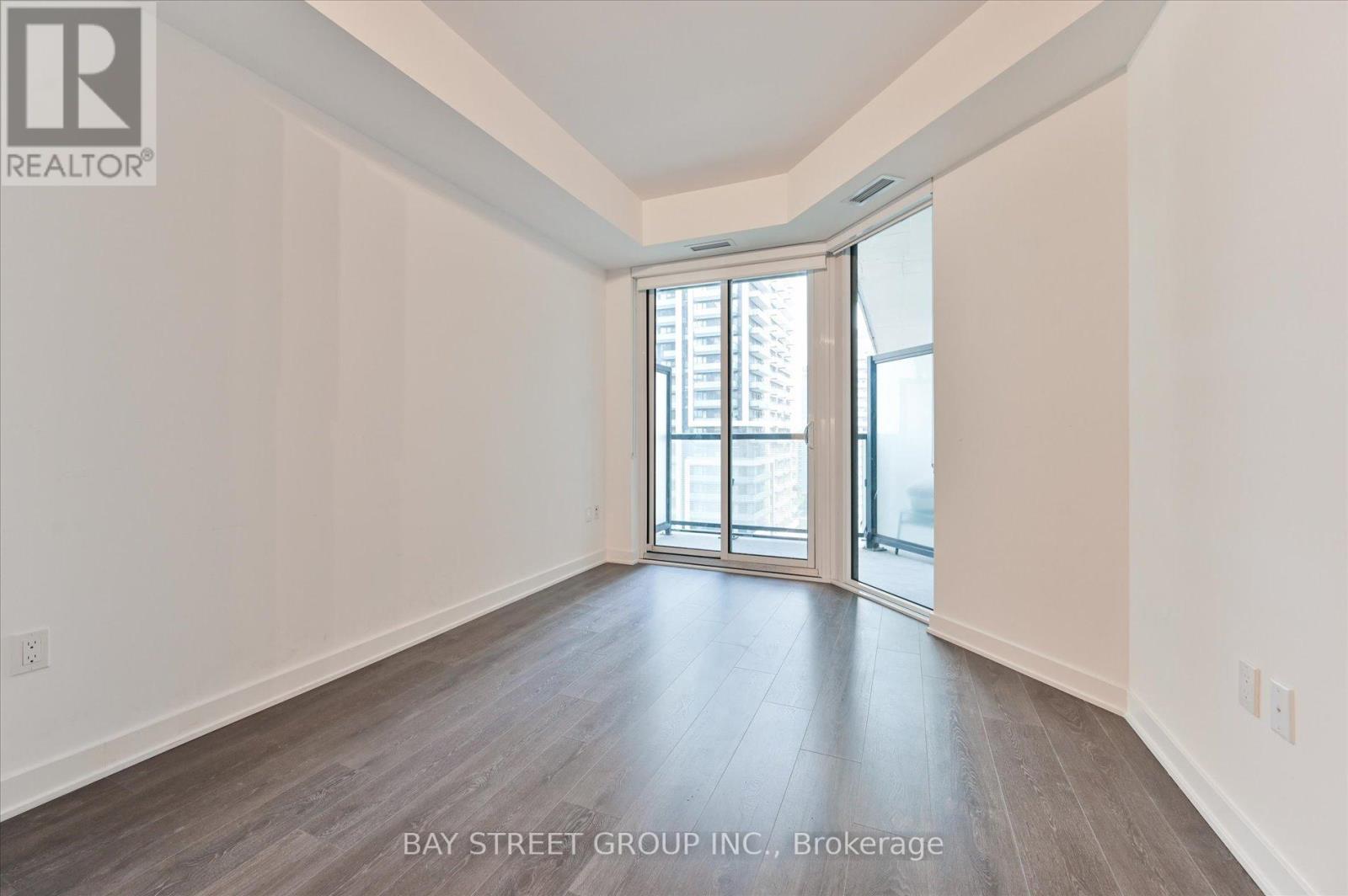 Photo 12 of 1112 85 Oneida Crescent, Richmond Hill ON