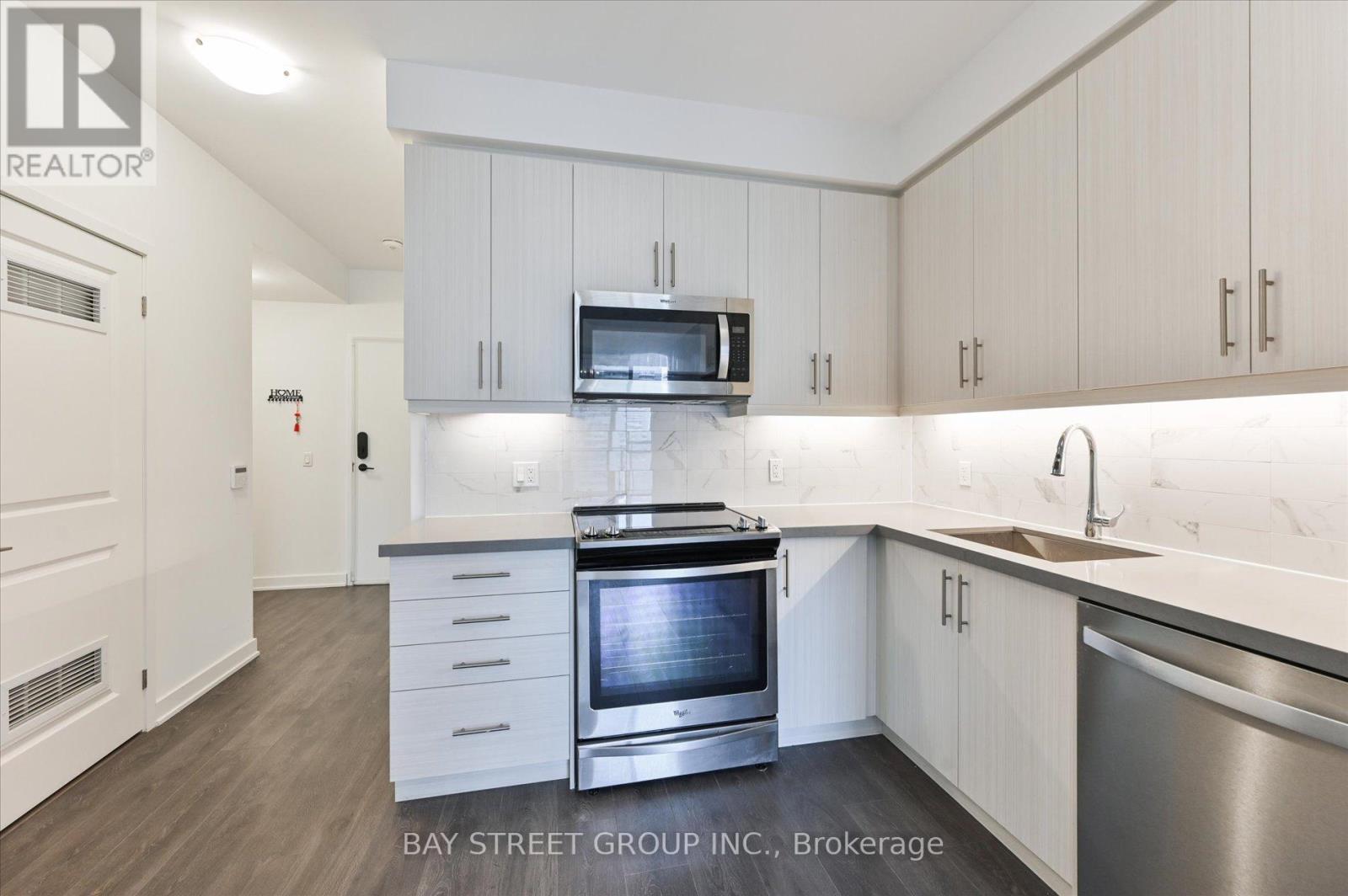 Photo 15 of 1112 85 Oneida Crescent, Richmond Hill ON