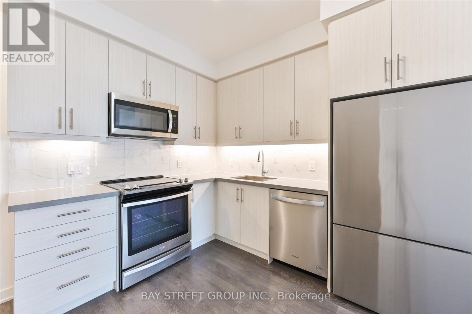 Photo 16 of 1112 85 Oneida Crescent, Richmond Hill ON