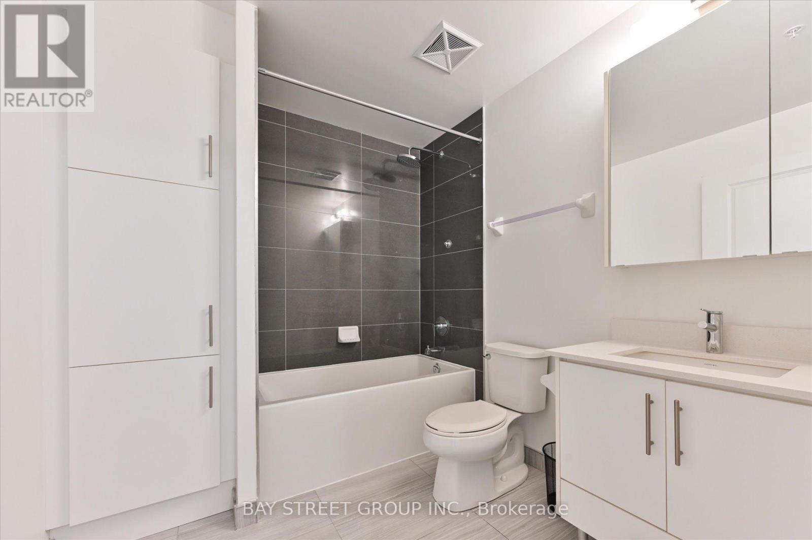 Photo 23 of 1112 85 Oneida Crescent, Richmond Hill ON