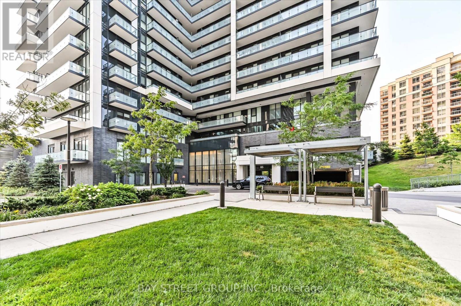 Photo 4 of 1112 85 Oneida Crescent, Richmond Hill ON