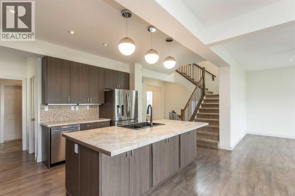 Photo 5 of 26 Vienna Close, Red Deer AB