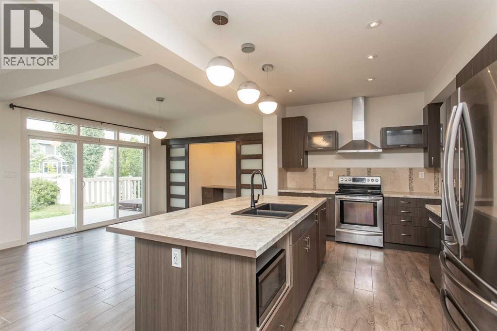 Photo 3 of 26 Vienna Close, Red Deer AB
