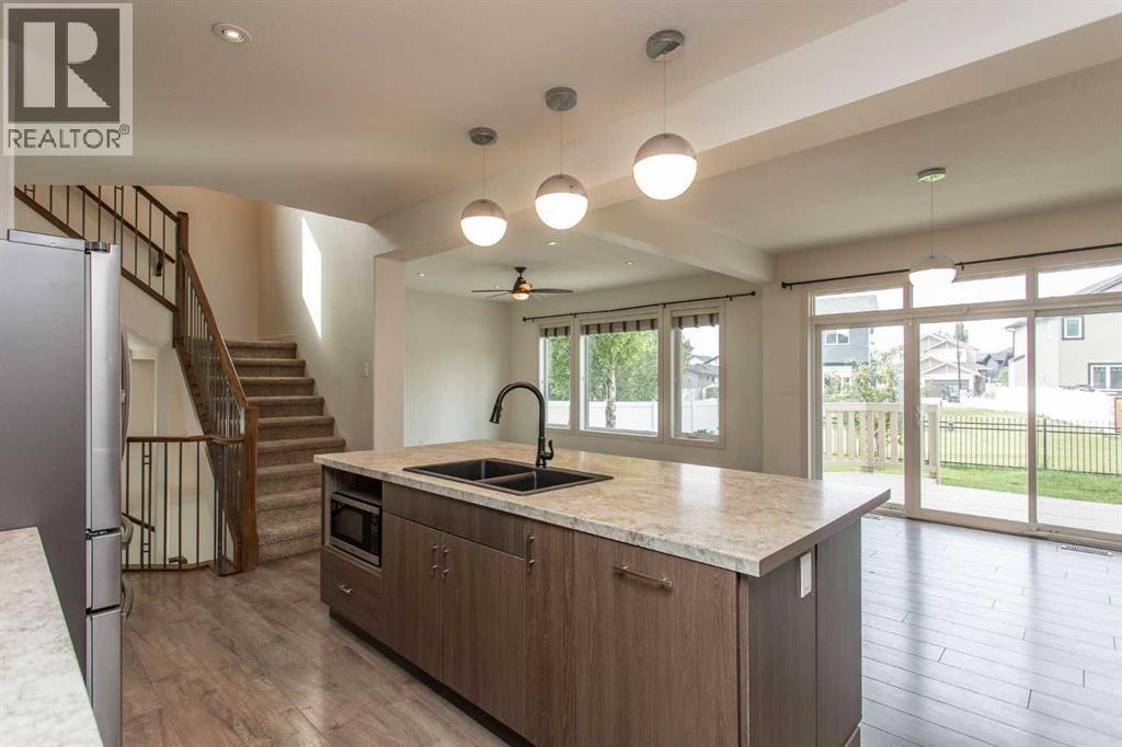 Photo 10 of 26 Vienna Close, Red Deer AB