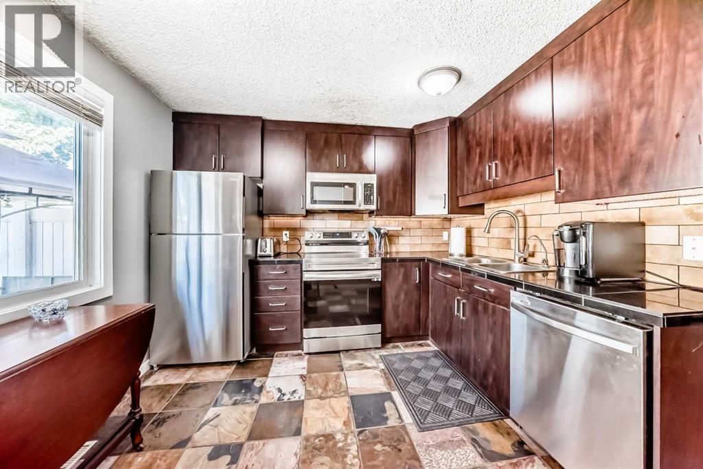 Single Family House for Sale in  Queenston Gardens SE Queensland Calgary 