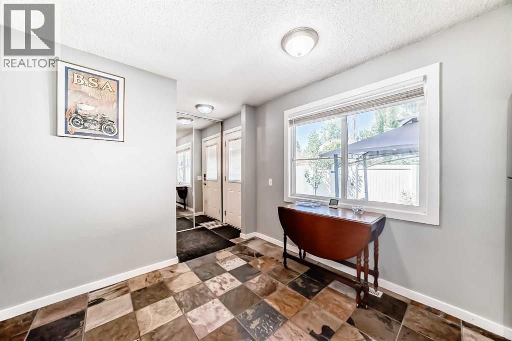 Single Family House for Sale in  Queenston Gardens SE Queensland Calgary 