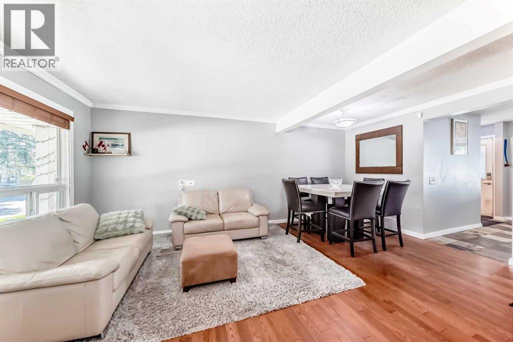 Single Family House for Sale in  Queenston Gardens SE Queensland Calgary 