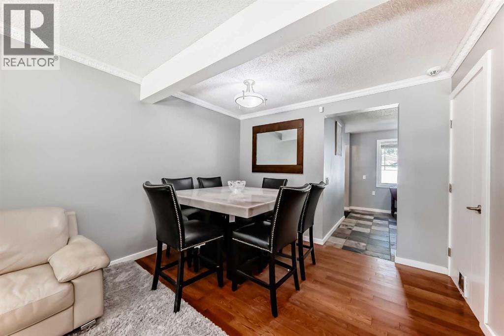 Single Family House for Sale in  Queenston Gardens SE Queensland Calgary 