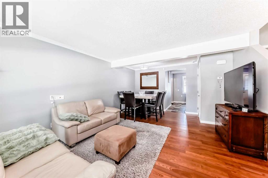 Single Family House for Sale in  Queenston Gardens SE Queensland Calgary 