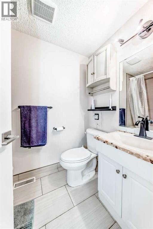 Single Family House for Sale in  Queenston Gardens SE Queensland Calgary 