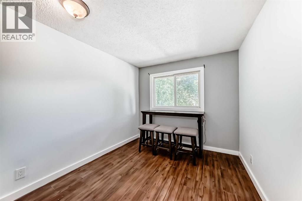 Single Family House for Sale in  Queenston Gardens SE Queensland Calgary 