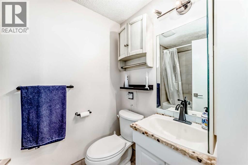 Single Family House for Sale in  Queenston Gardens SE Queensland Calgary 