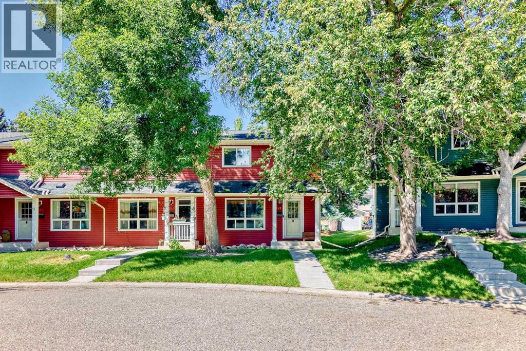 Single Family House for Sale in  Queenston Gardens SE Queensland Calgary 