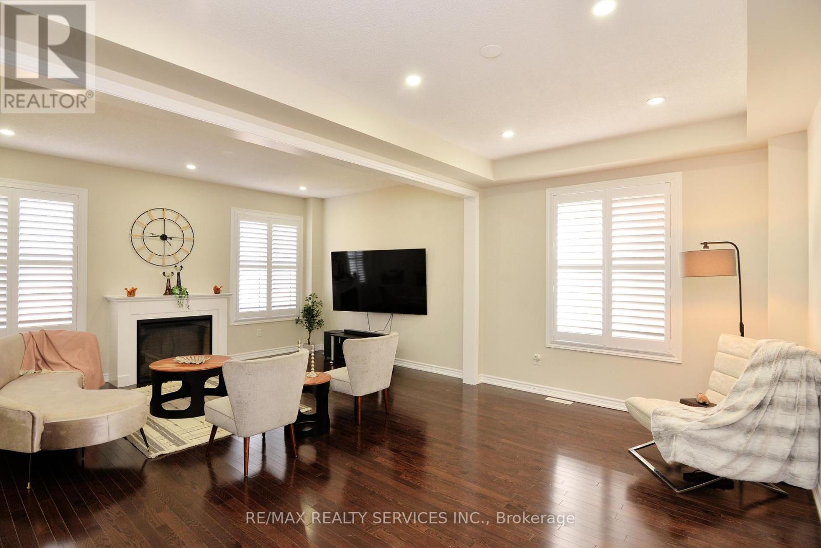 Photo 10 of 24 Bachelor Street, Brampton ON