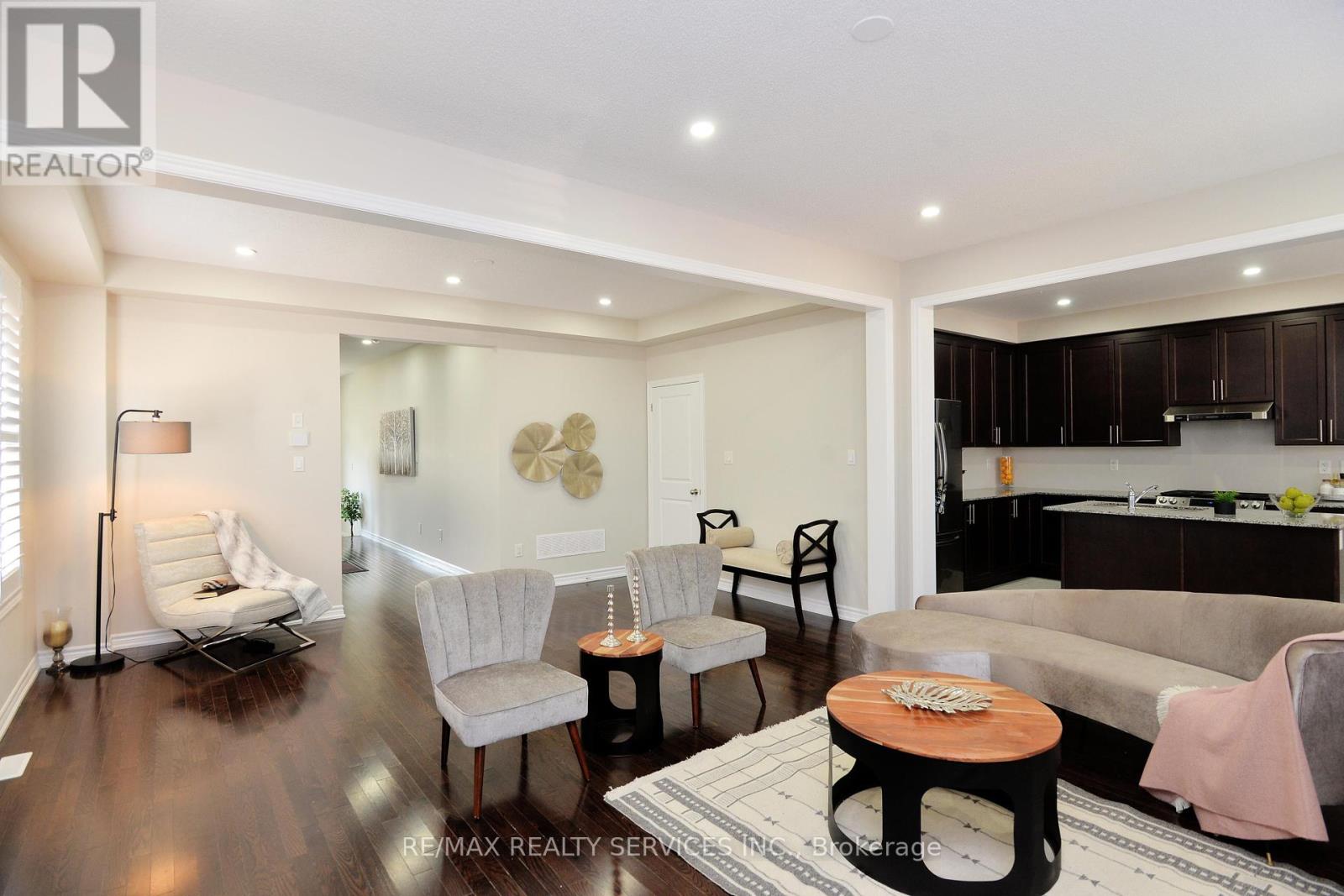 Photo 11 of 24 Bachelor Street, Brampton ON