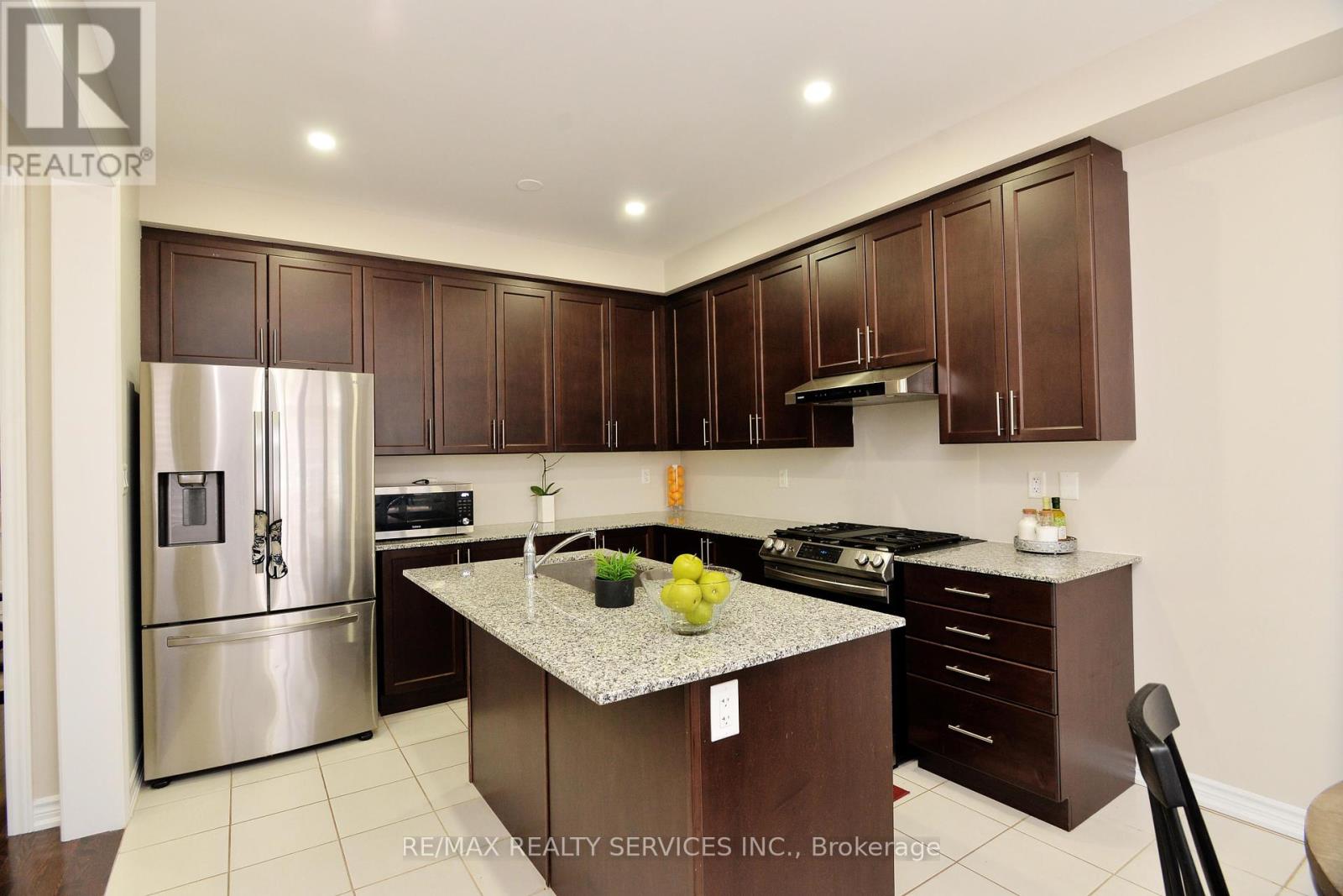 Photo 15 of 24 Bachelor Street, Brampton ON