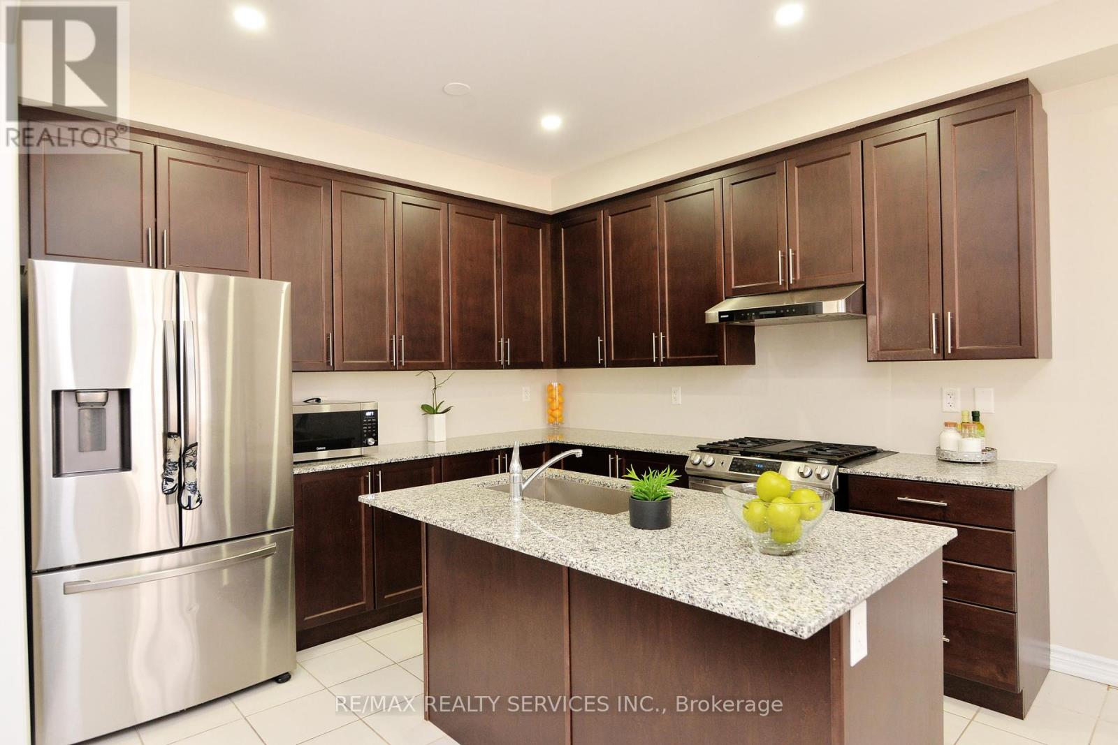 Photo 19 of 24 Bachelor Street, Brampton ON