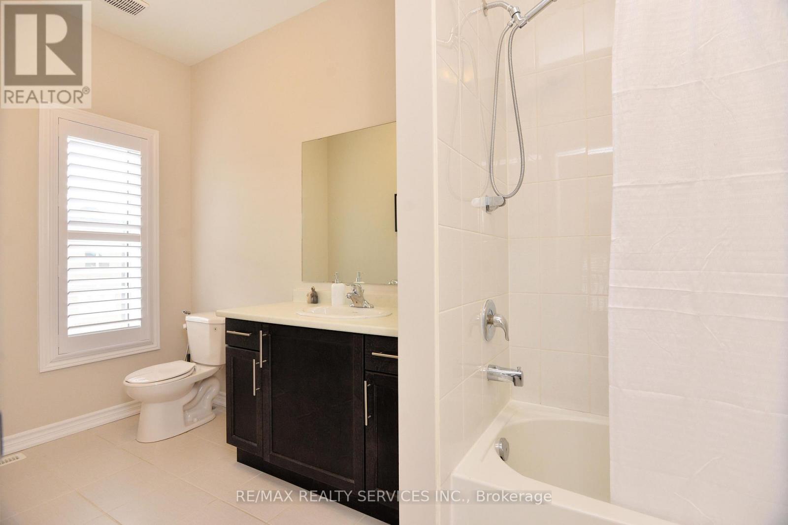 Photo 40 of 24 Bachelor Street, Brampton ON