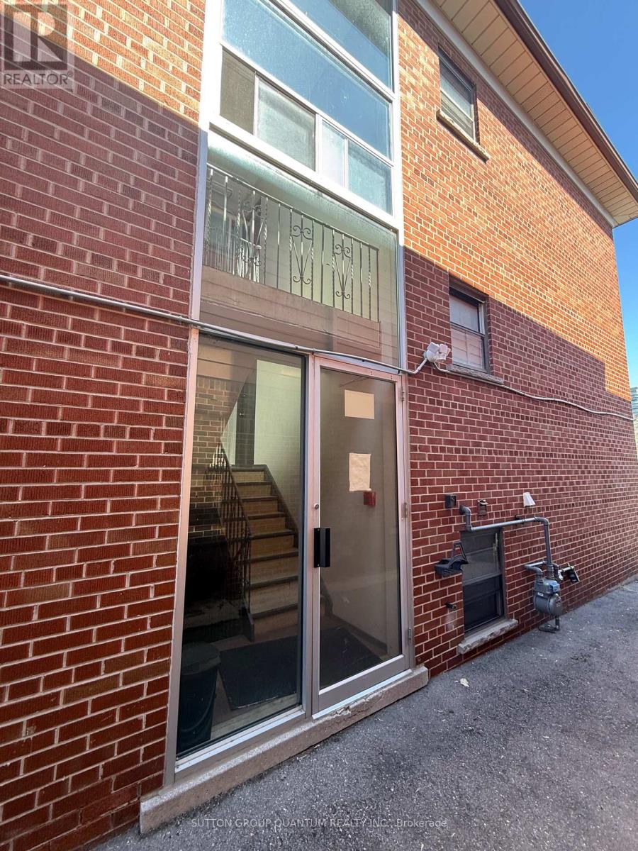 Photo 1 of 5 25 A Milton Street, Toronto ON
