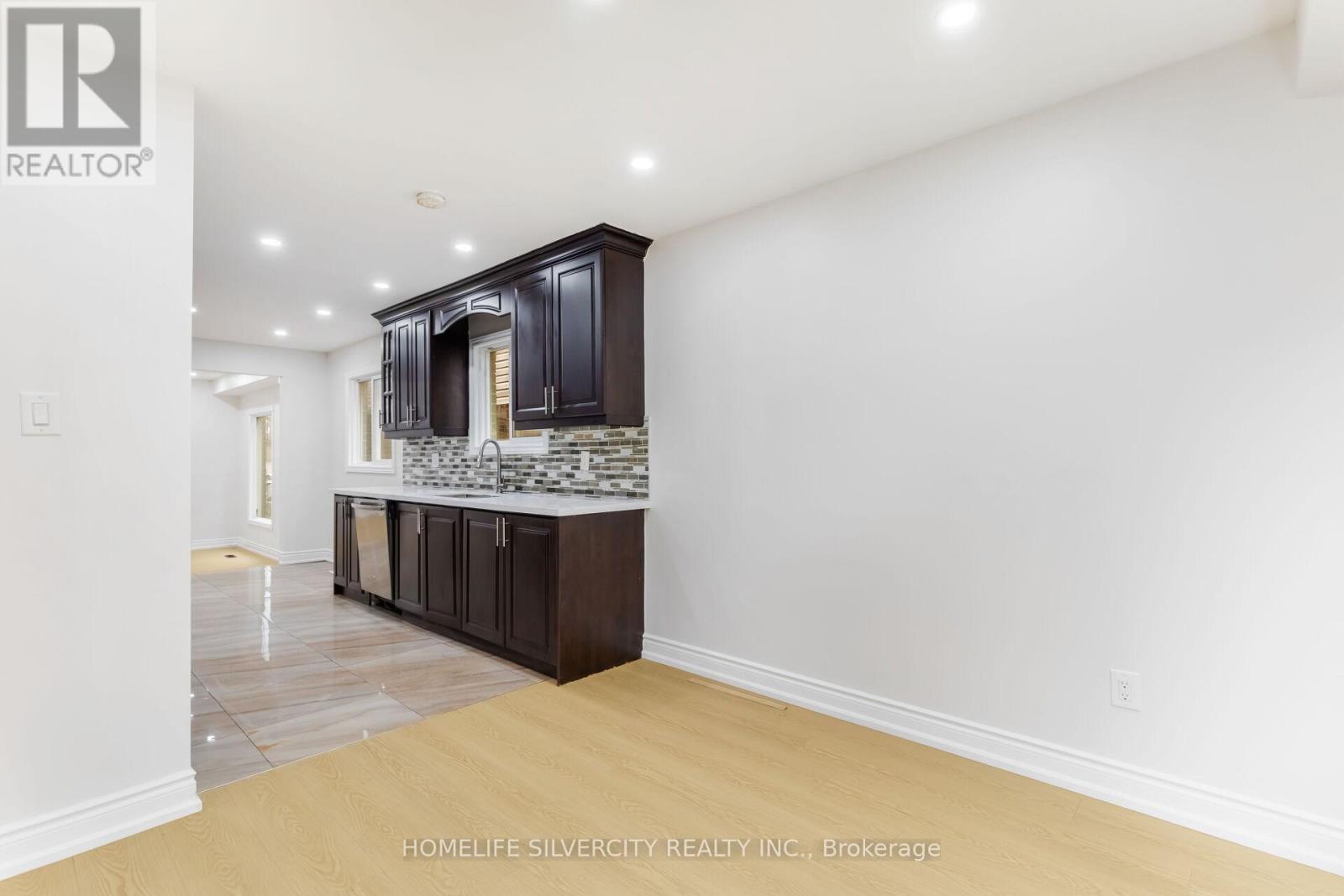 Photo 13 of 26 Cresswell Drive, Brampton ON