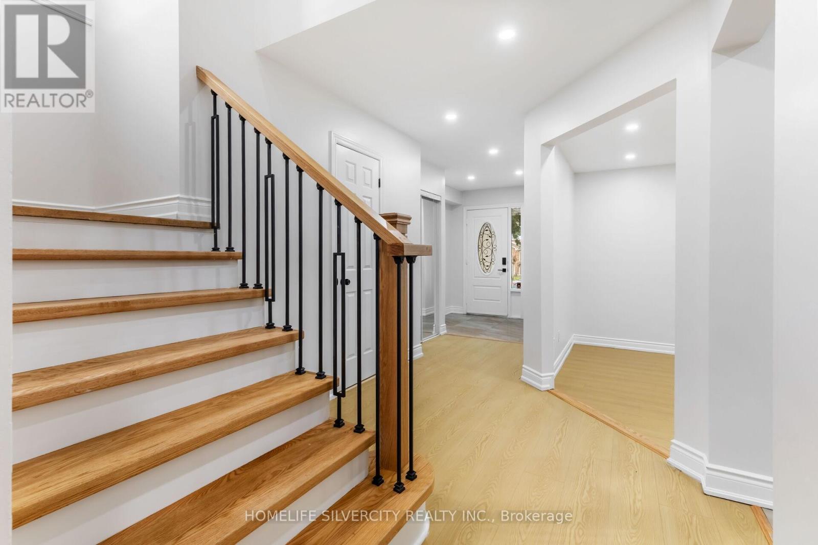 Photo 16 of 26 Cresswell Drive, Brampton ON
