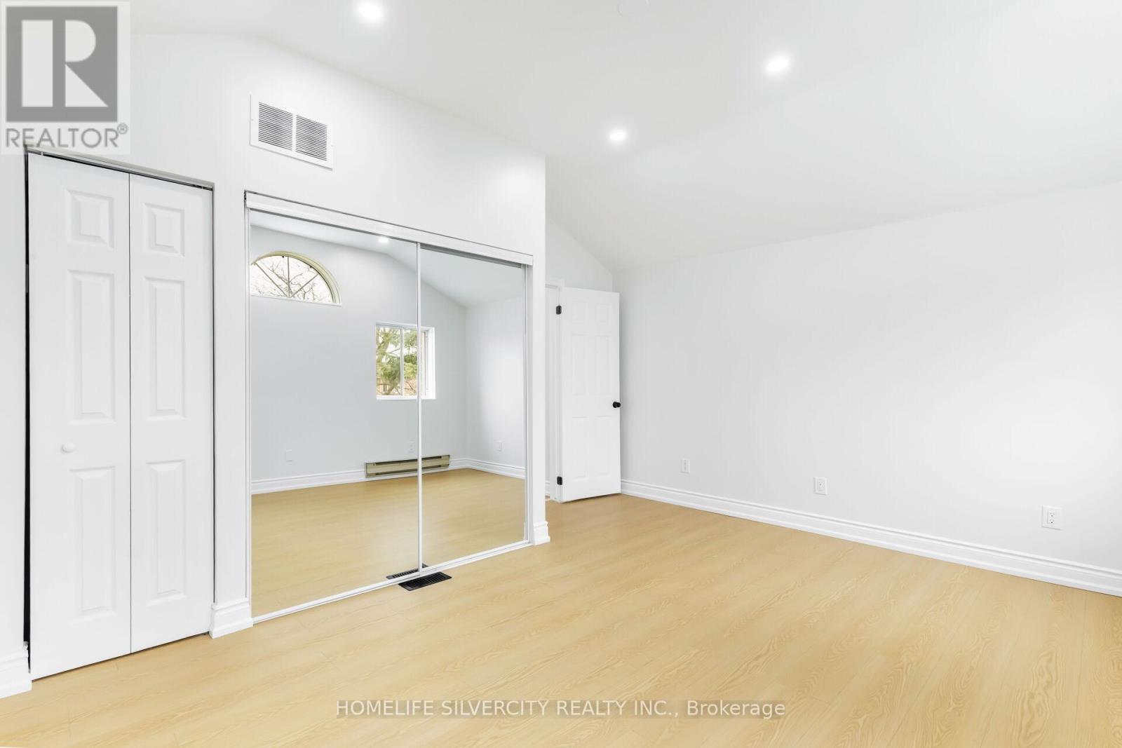 Photo 21 of 26 Cresswell Drive, Brampton ON
