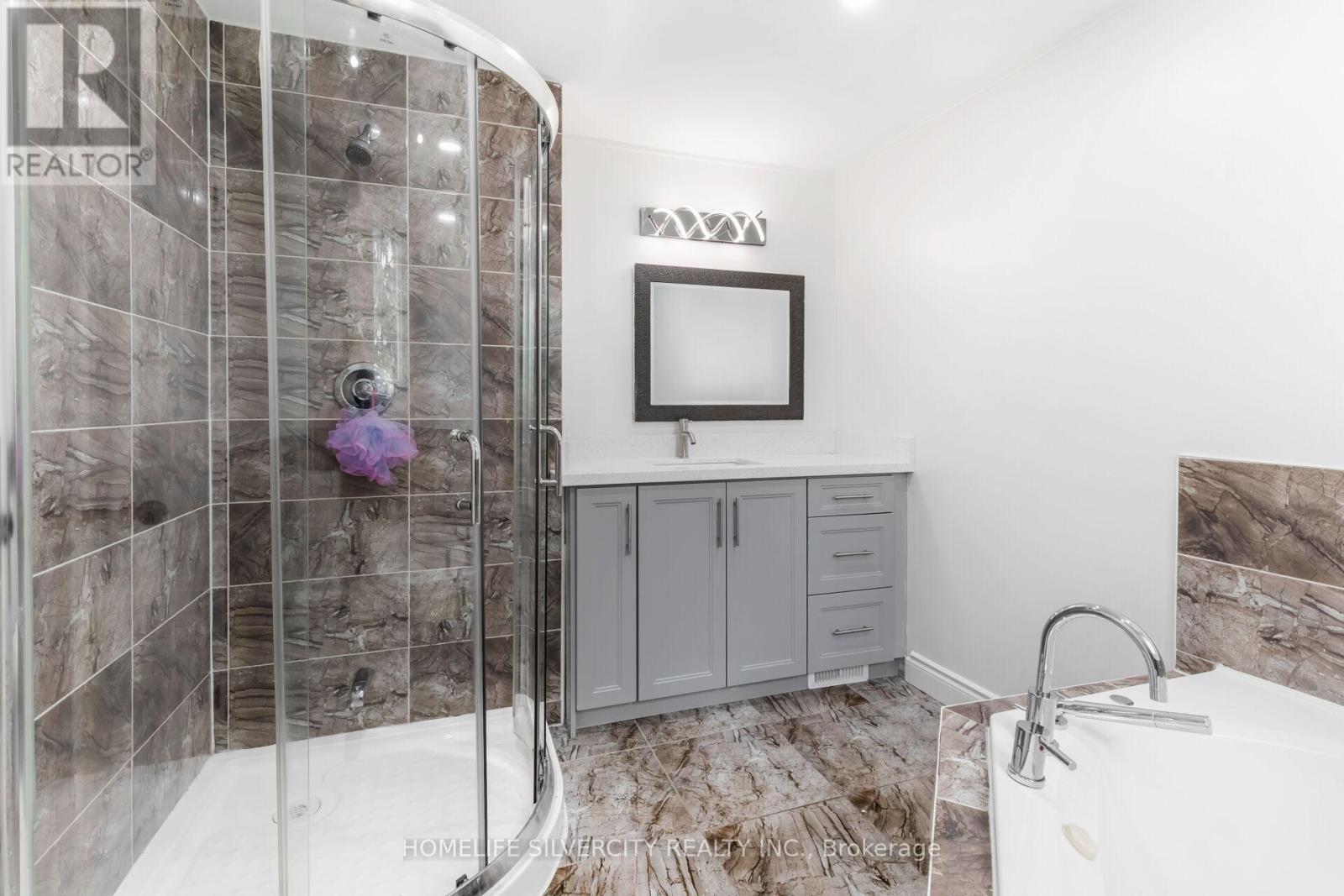 Photo 25 of 26 Cresswell Drive, Brampton ON