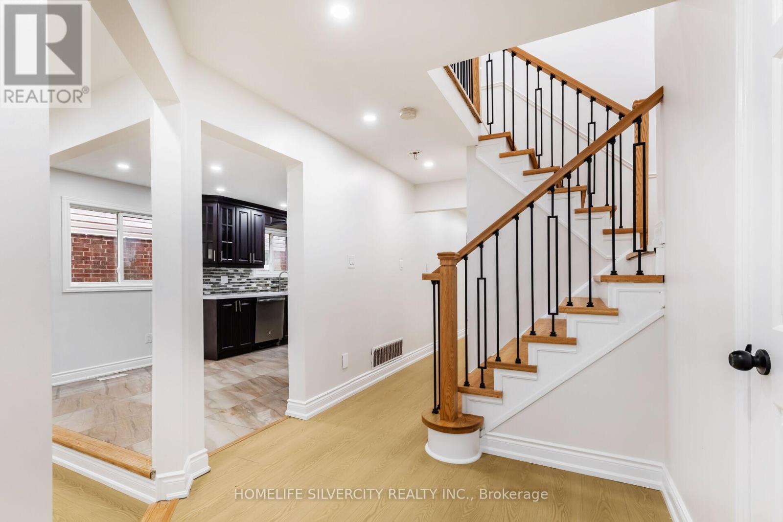 Photo 6 of 26 Cresswell Drive, Brampton ON