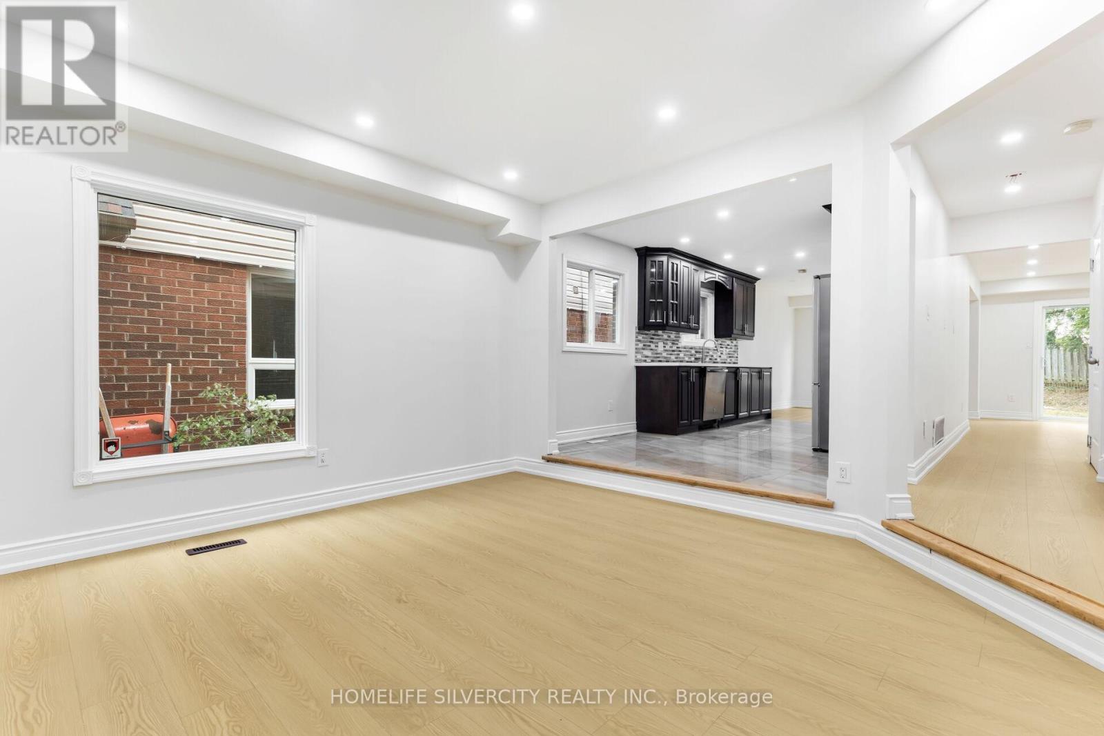 Photo 8 of 26 Cresswell Drive, Brampton ON