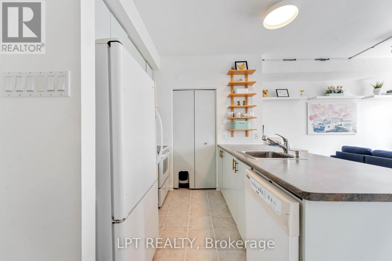 Photo 15 of 206 150 Caroline Avenue, Ottawa ON