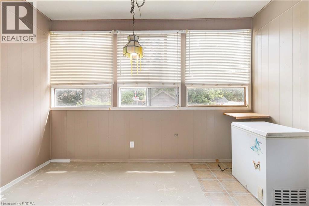 Photo 24 of 160 Catharine Avenue, Brantford ON