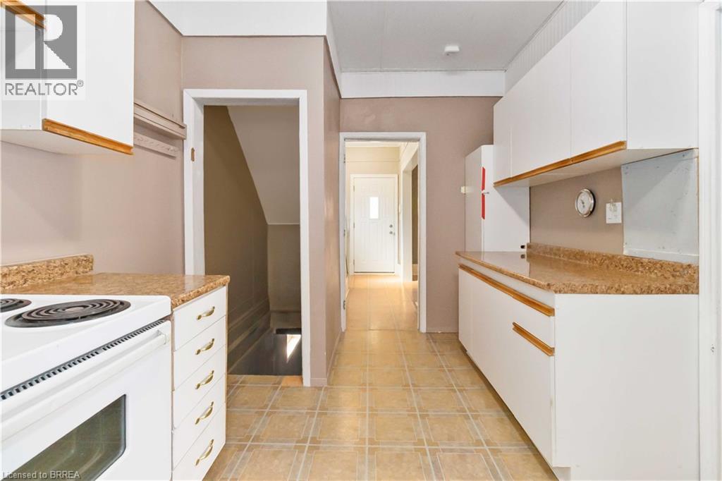 Photo 8 of 160 Catharine Avenue, Brantford ON