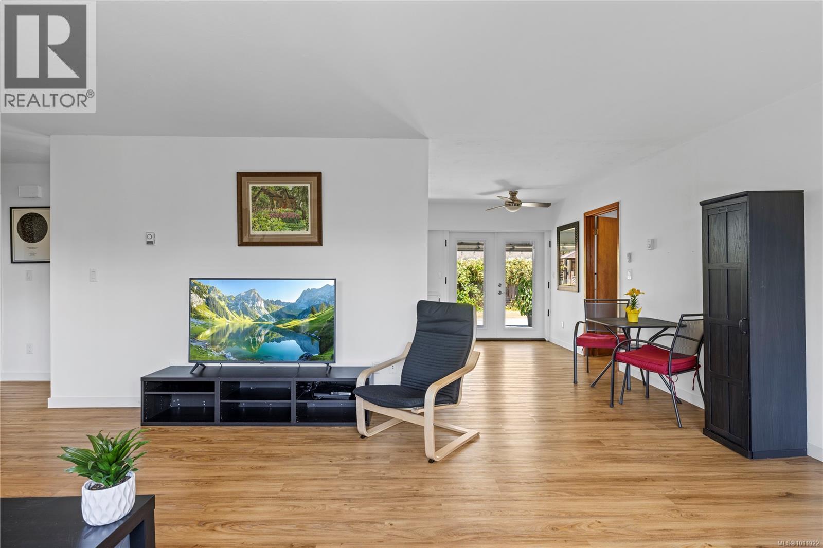 Photo 7 of 382 Willow St, Parksville BC