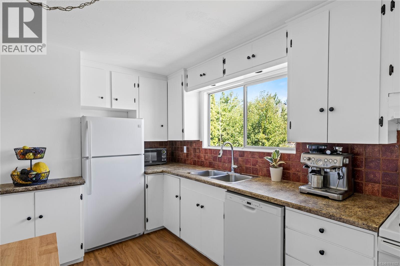 Photo 25 of 382 Willow St, Parksville BC
