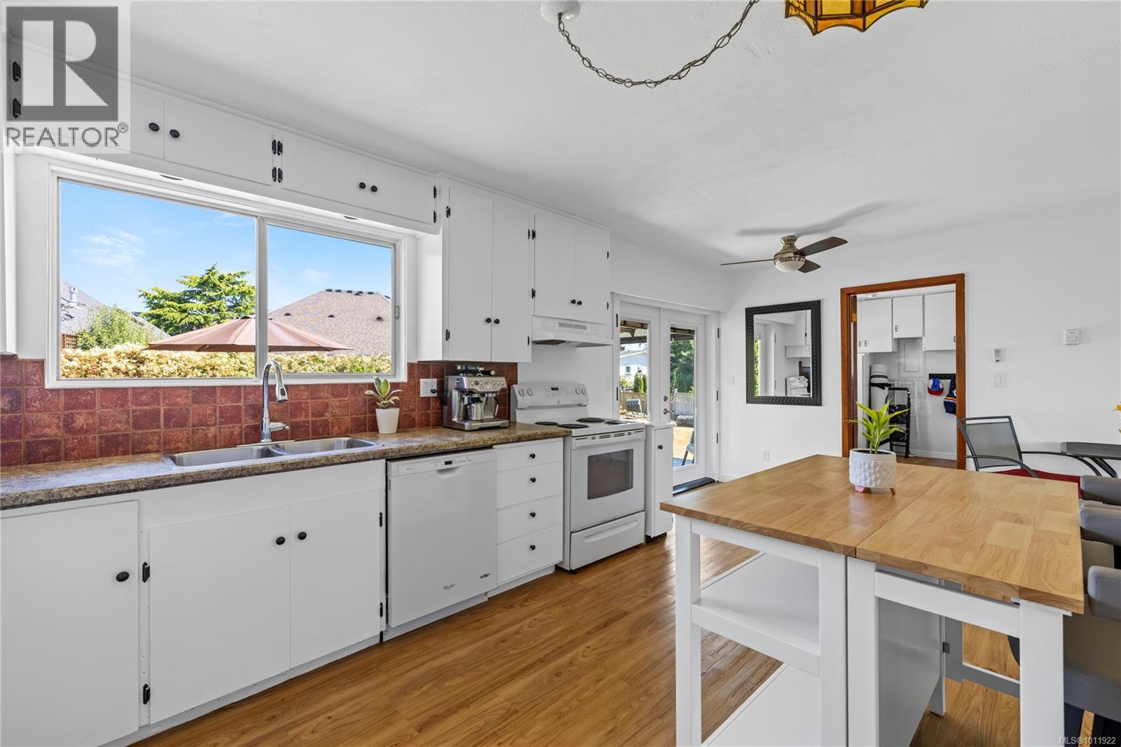 Photo 29 of 382 Willow St, Parksville BC