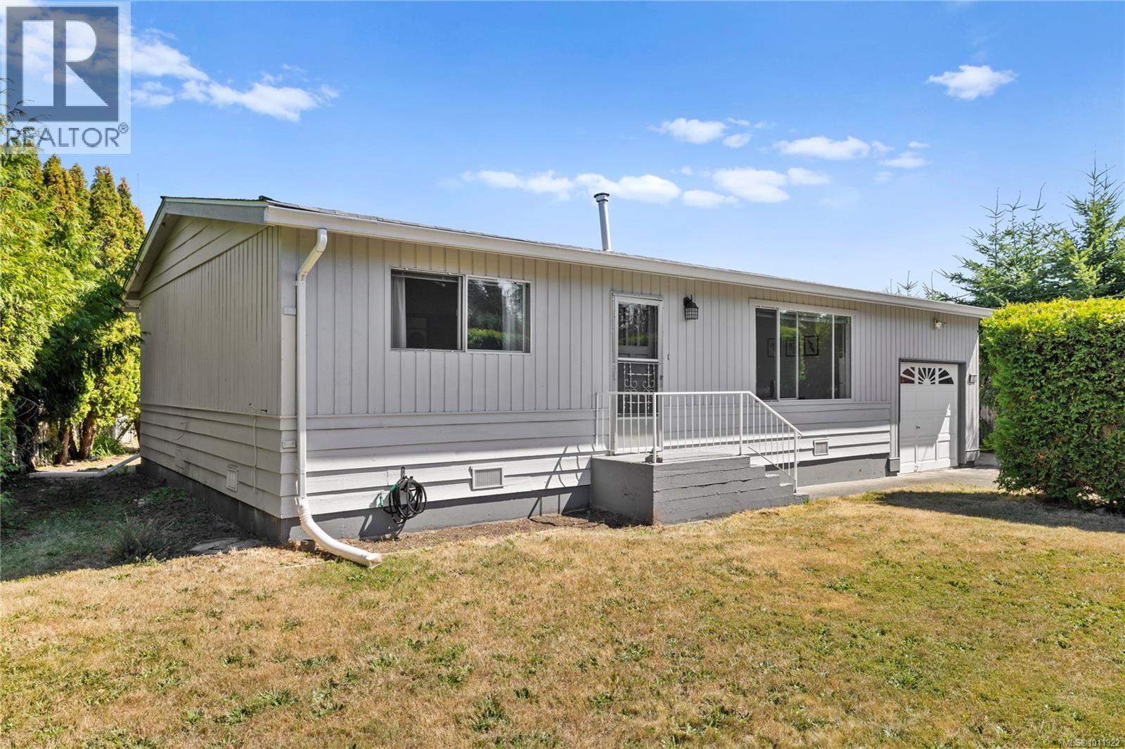 Photo 2 of 382 Willow St, Parksville BC